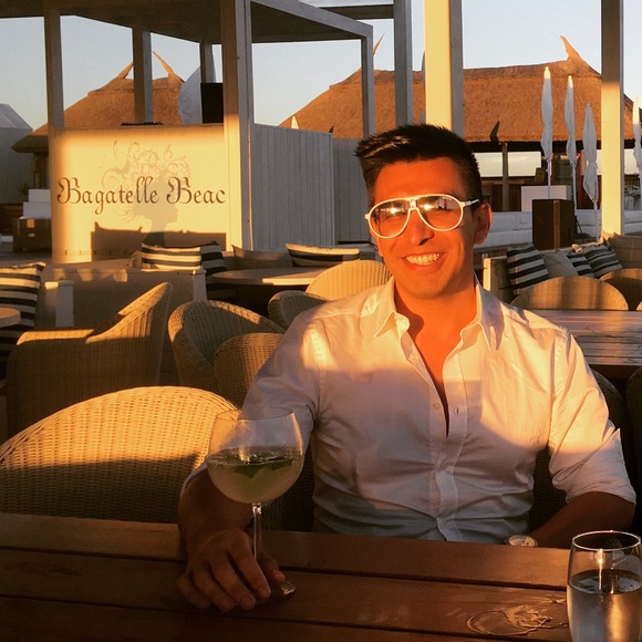 Meet your Posher, Peter - Picture 1 of 1